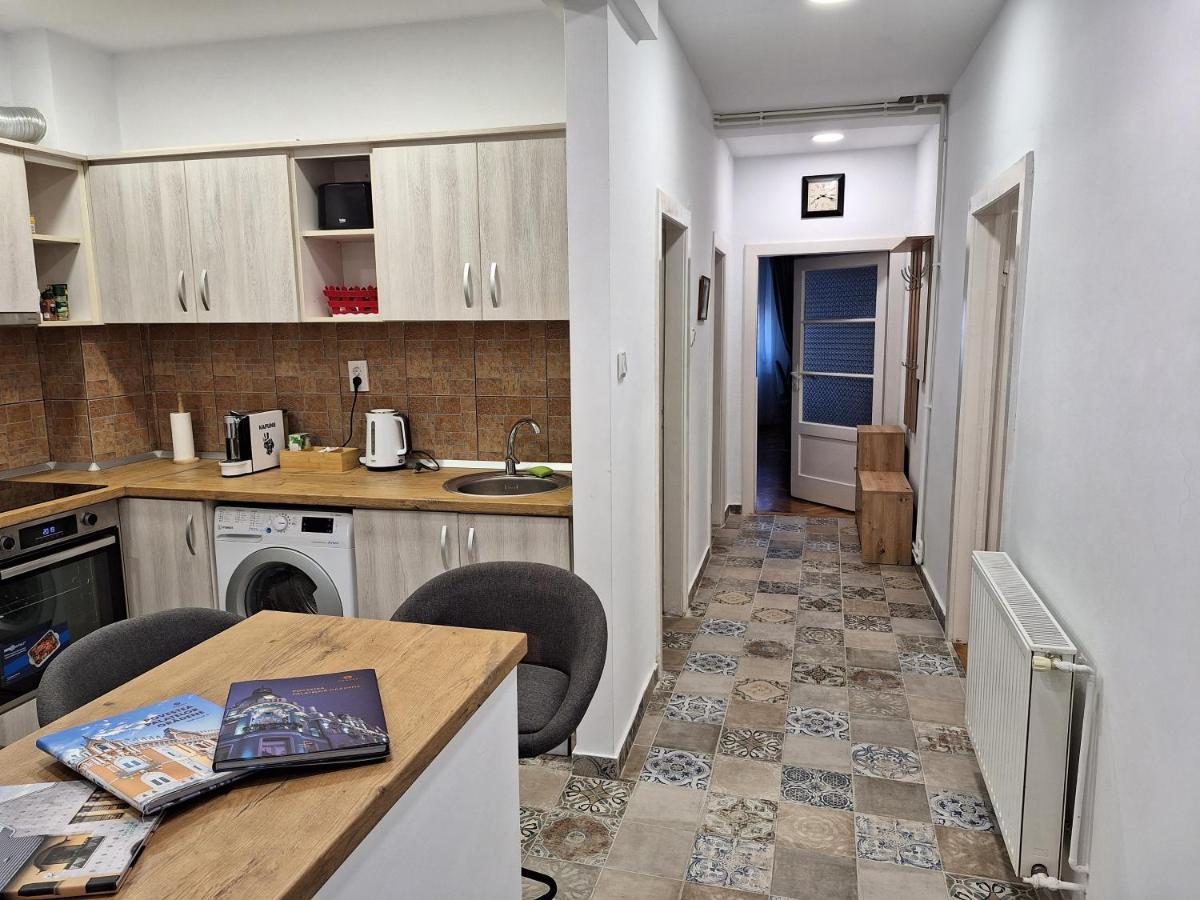 Black Eagle Central Unirii Square, 2 King Size Bedrooms, Free Private Parking ออราแด ภายนอก รูปภาพ