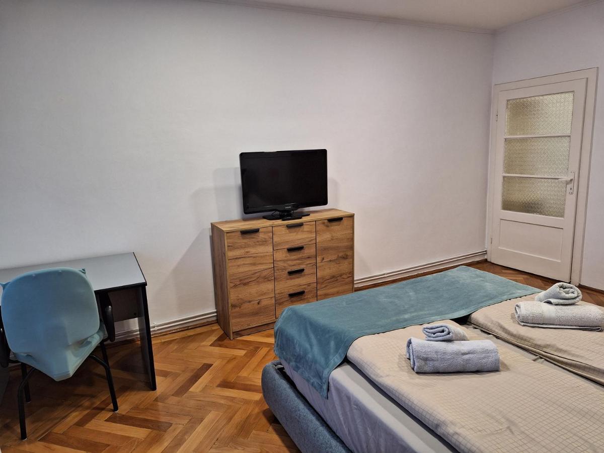 Black Eagle Central Unirii Square, 2 King Size Bedrooms, Free Private Parking ออราแด ภายนอก รูปภาพ